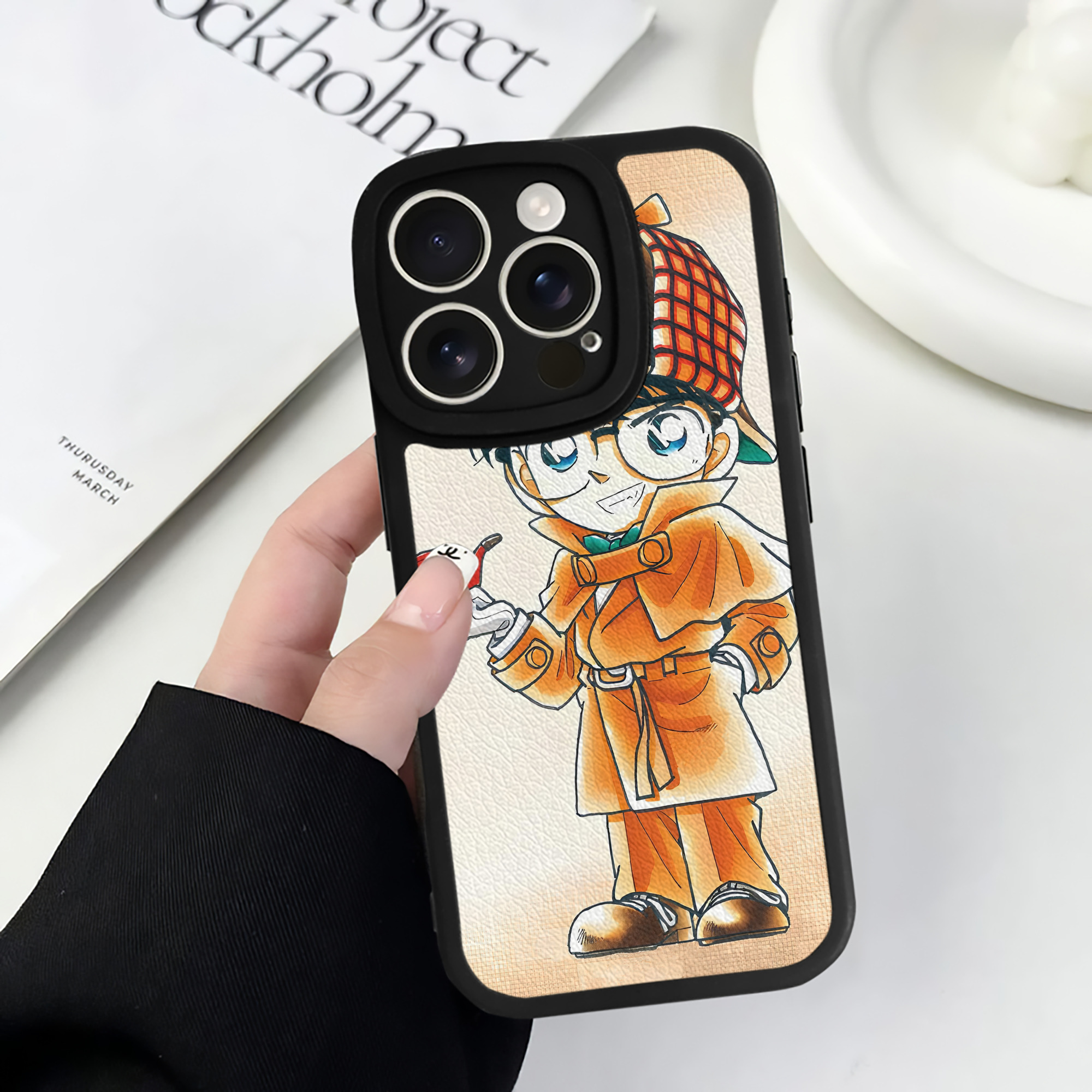 （画像用） 名探偵コナン Detective Conan 【iPhone 16シリーズ対応】シリコンスマホケース（レザー調） 材質：シリコン